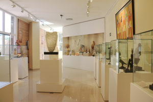 Sala do museu dedicada aos mitos e a criação da escrita no Egito Antigo
